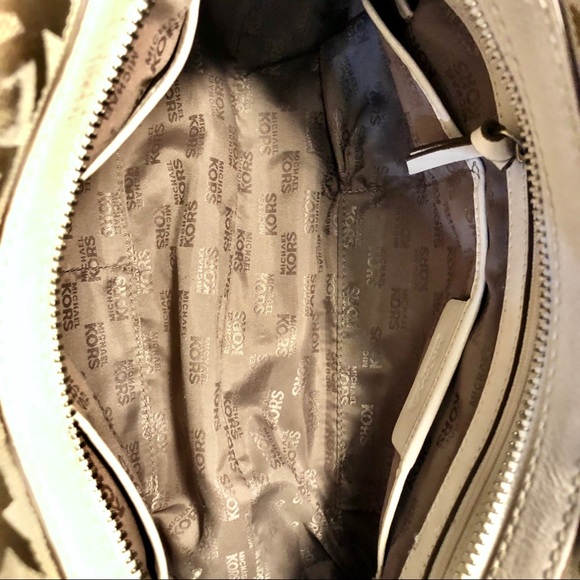 GUC MICHAEL Michael Kors Signature Canvas Satchel - Picture 11 of 15